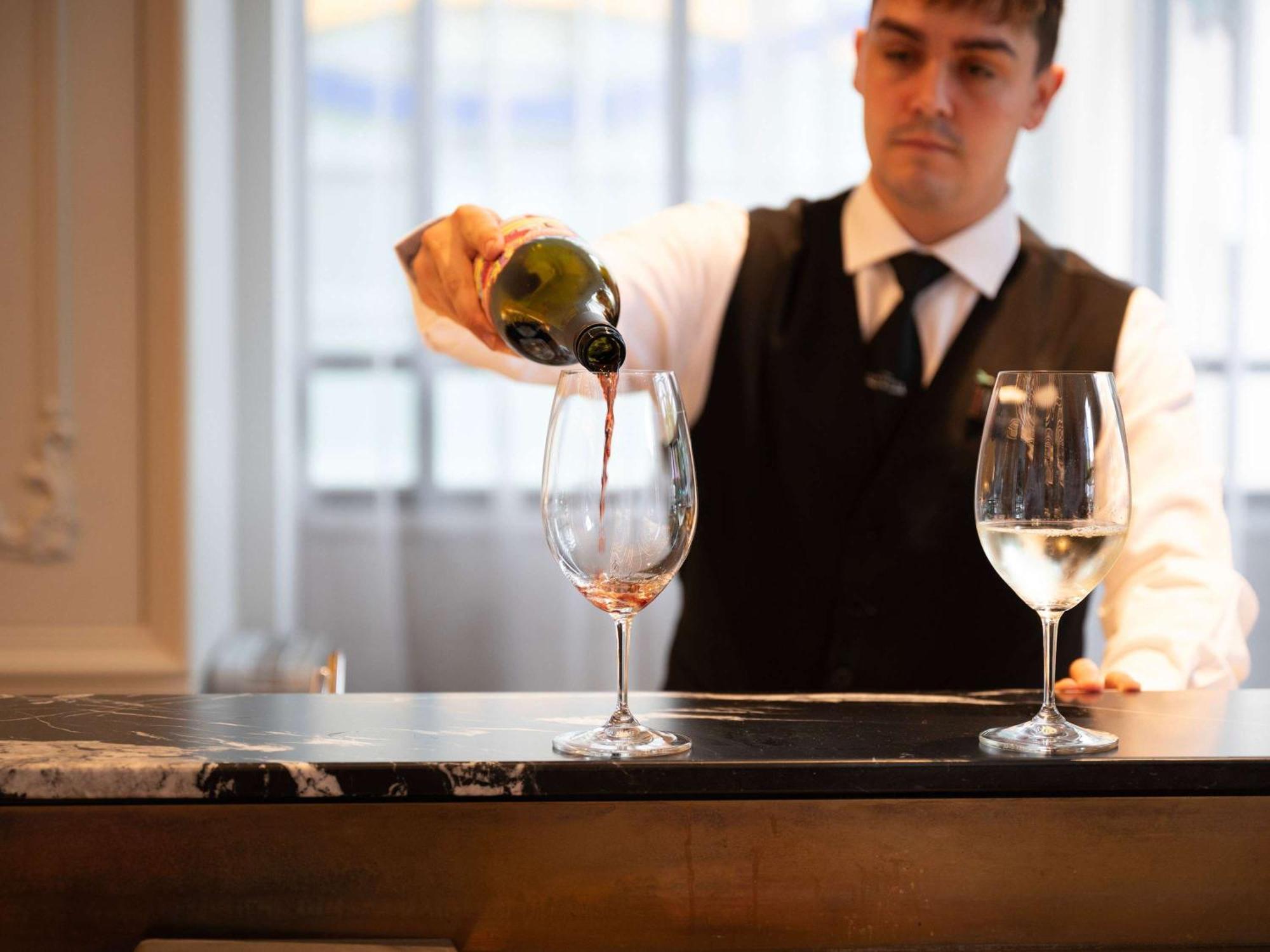 The Playford Adelaide - Mgallery Buitenkant foto A sommelier pouring wine