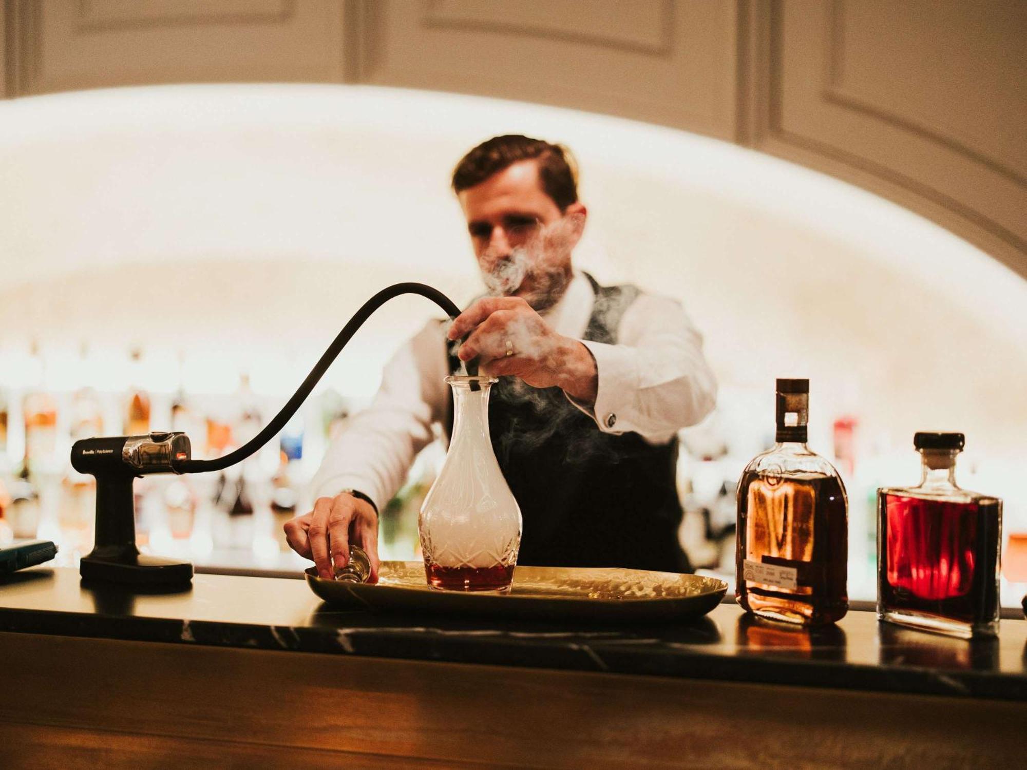 The Playford Adelaide - Mgallery Buitenkant foto A bartender at work