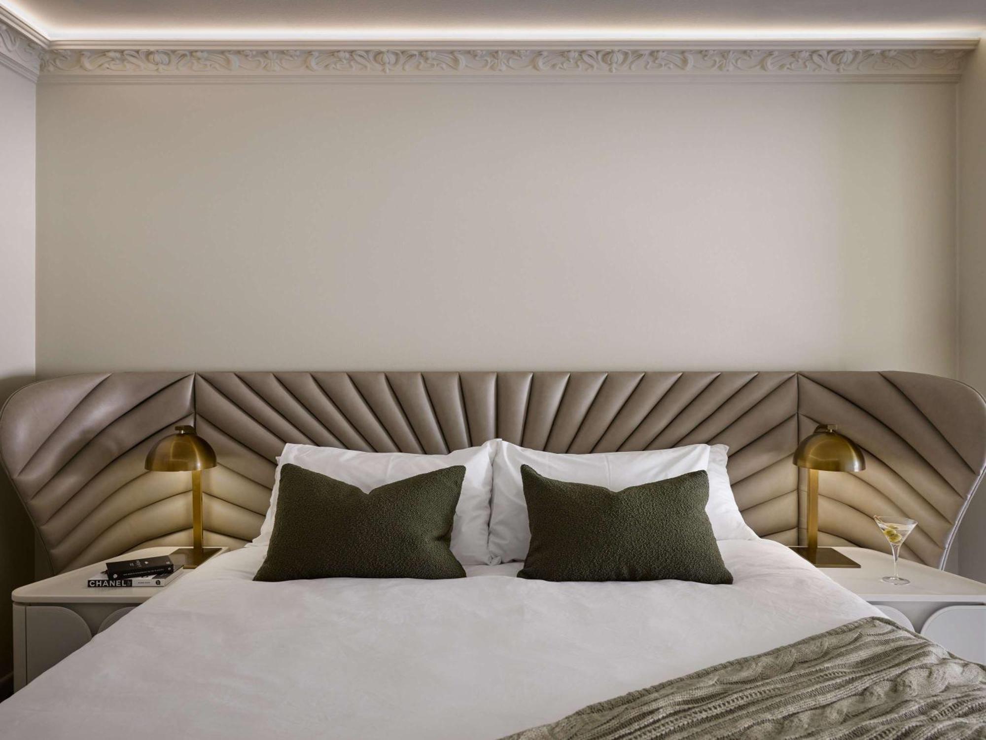 The Playford Adelaide - Mgallery Buitenkant foto A bed with a headboard