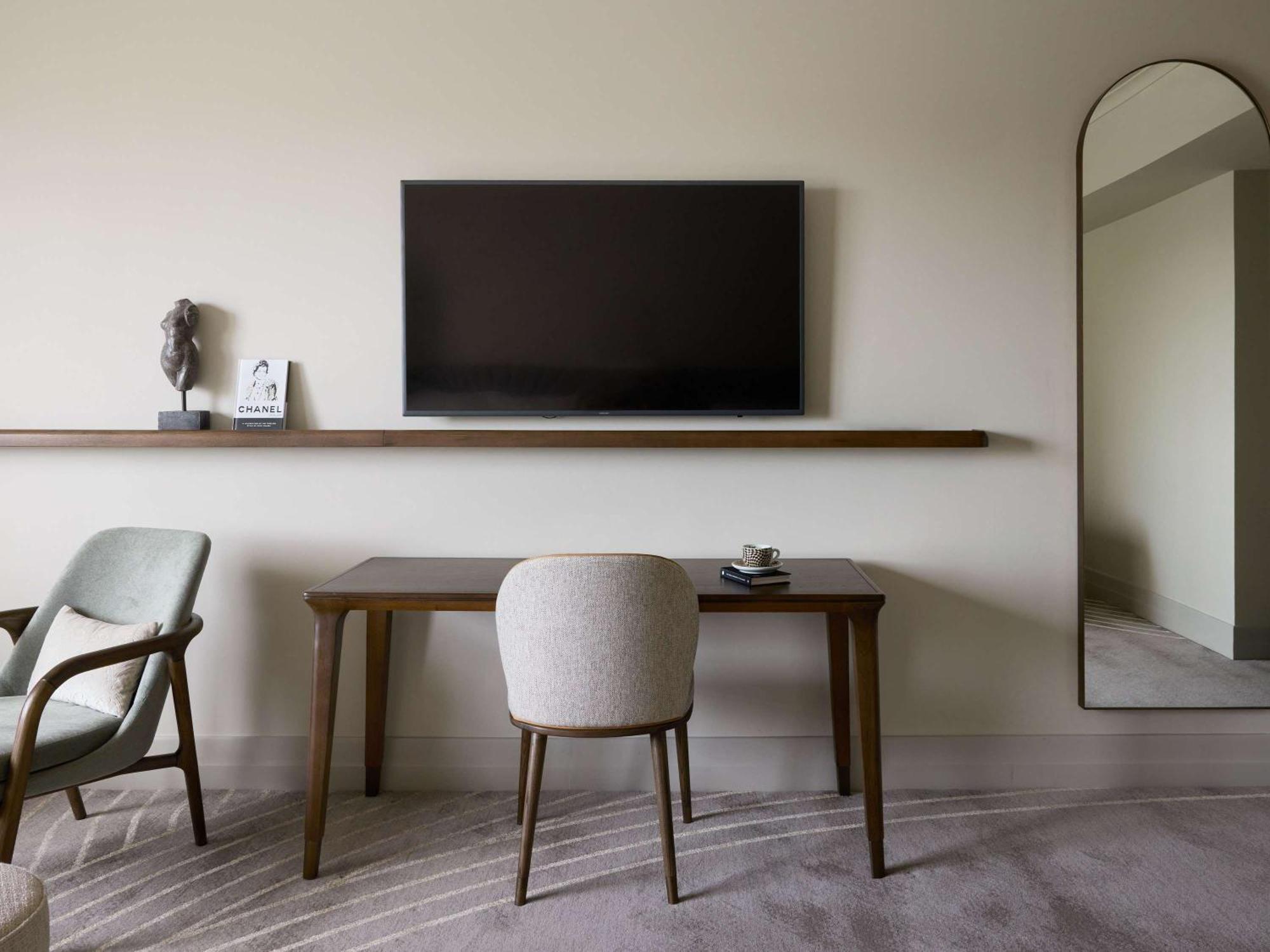 The Playford Adelaide - Mgallery Buitenkant foto A television mounted on a wall